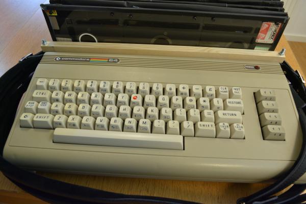 Шведский программист создал играбельный аккордеон из двух компьютеров