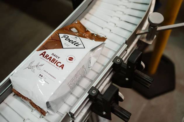 На полках российских магазинах появились килограммовые упаковки кофе Poetti￼