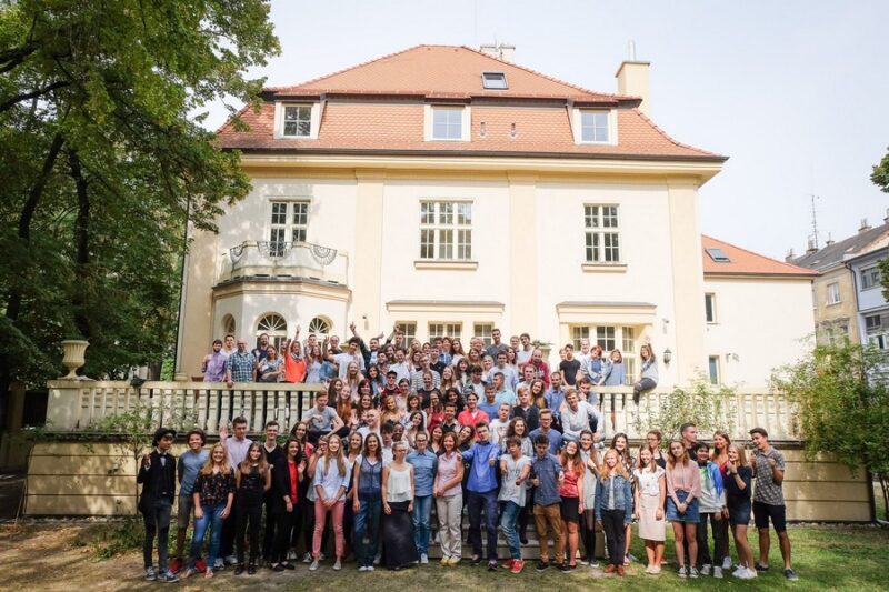 Одаренные подростки смогут учиться в школе-пансионе LEAF Academy