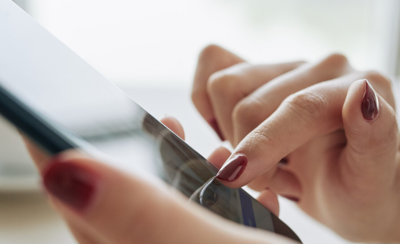 Новый лак для ногтей позволит управлять смартфоном