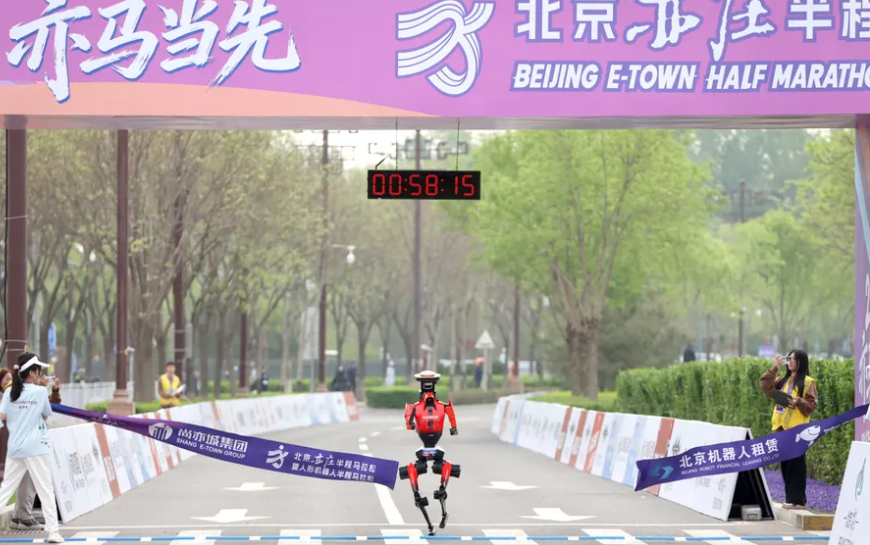 Робот впервые обогнал человека