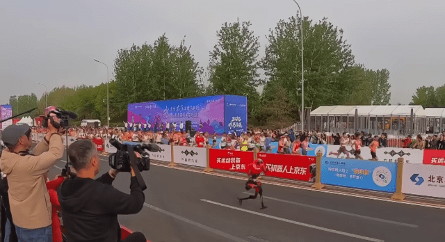 обогнал человека